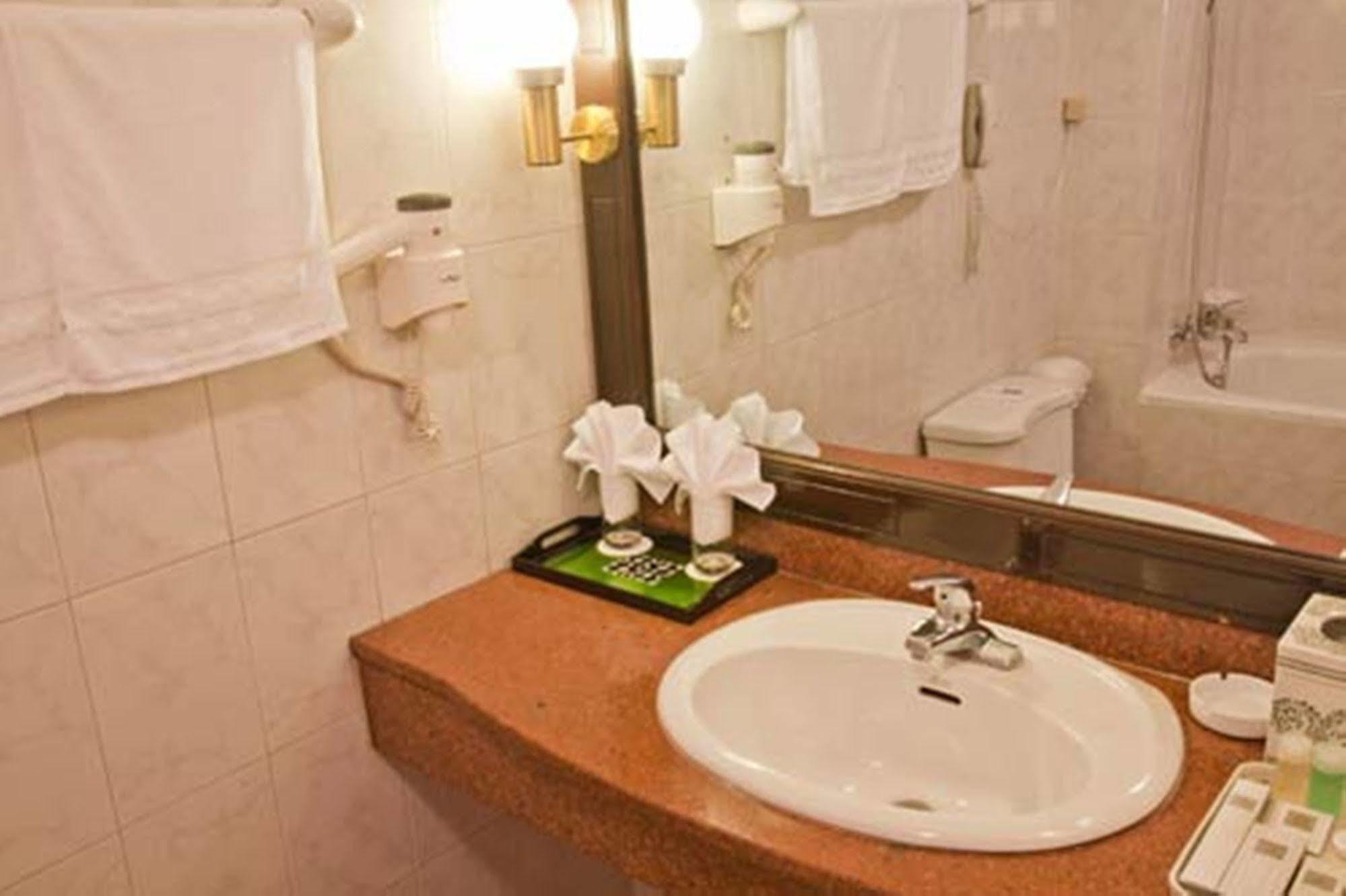 Green Park Hotel Ханой Екстер'єр фото