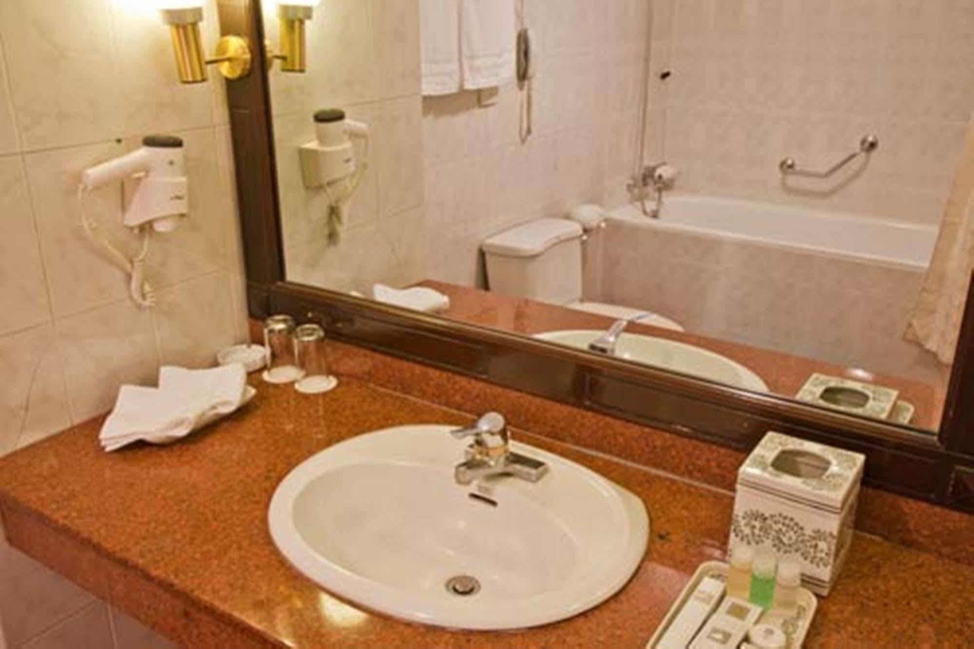 Green Park Hotel Ханой Екстер'єр фото